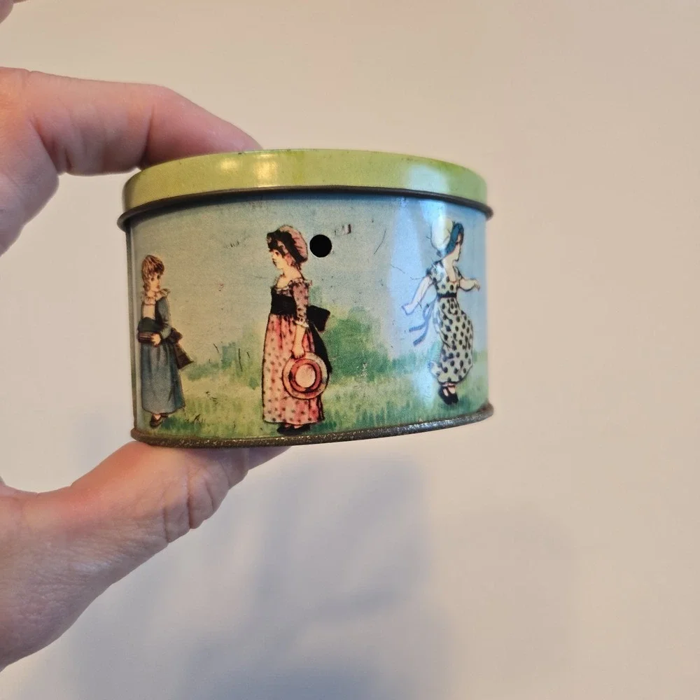 Vintage Shackman‎ 1976 Ladies Picnic Oval Tea Tin and Lid